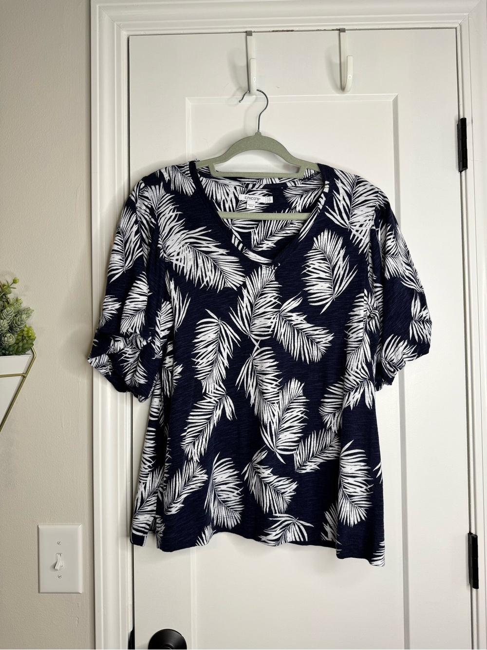 Chico’s Navy Tropical Print Top - Picture 6 of 6